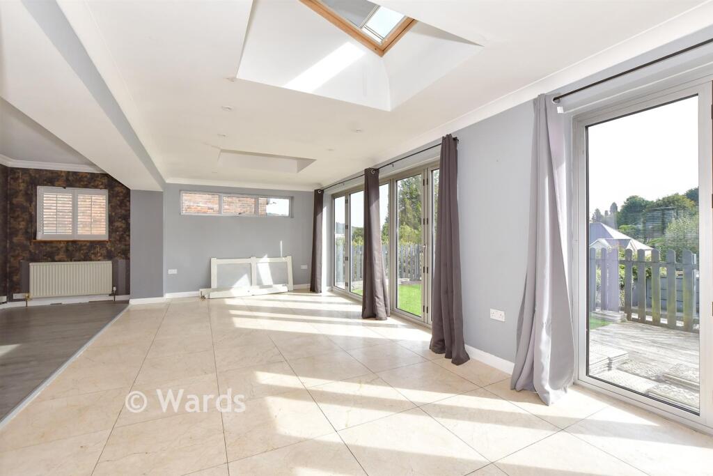 Breakfast/ Dining Area