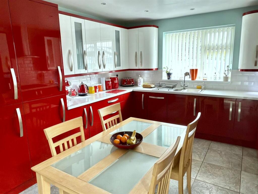 DINER KITCHEN.jpg
