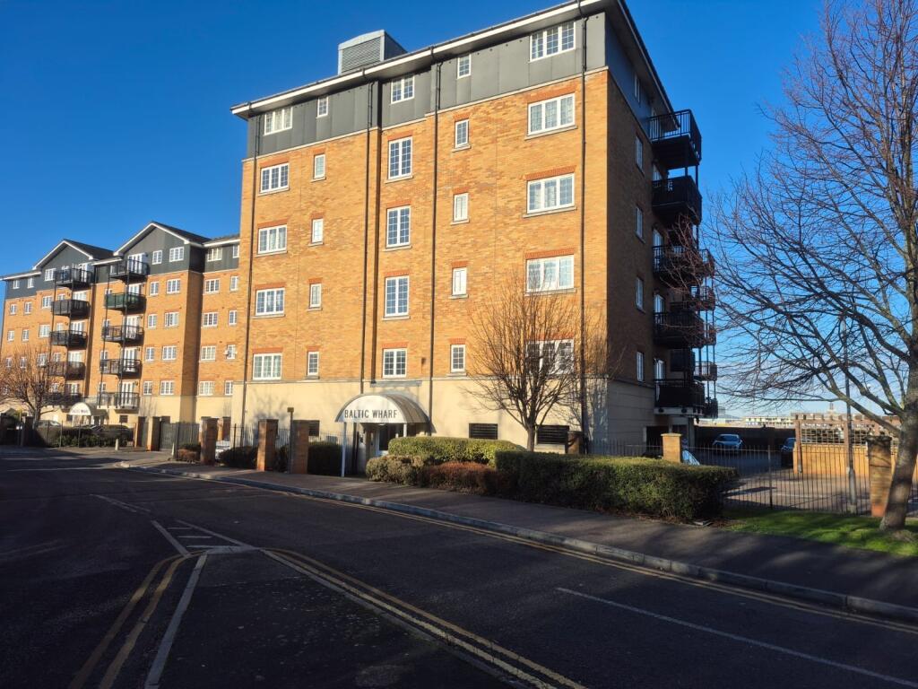 Flat 61, Baltic Wharf, Clifton Marine Parade, Gravesend, Kent DA11 0DH