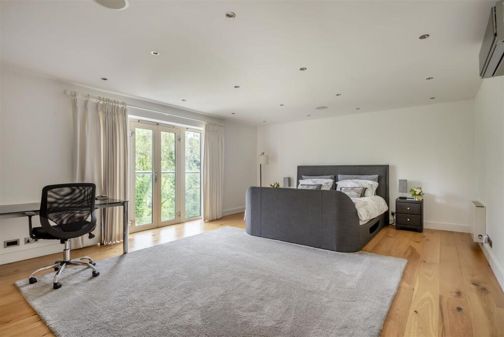 8657932-interior28.jpg