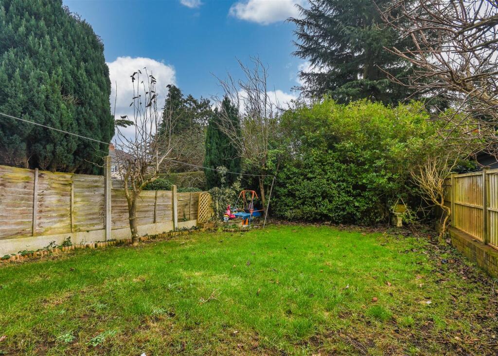 2c Blackburn Avenue - Garden.jpg
