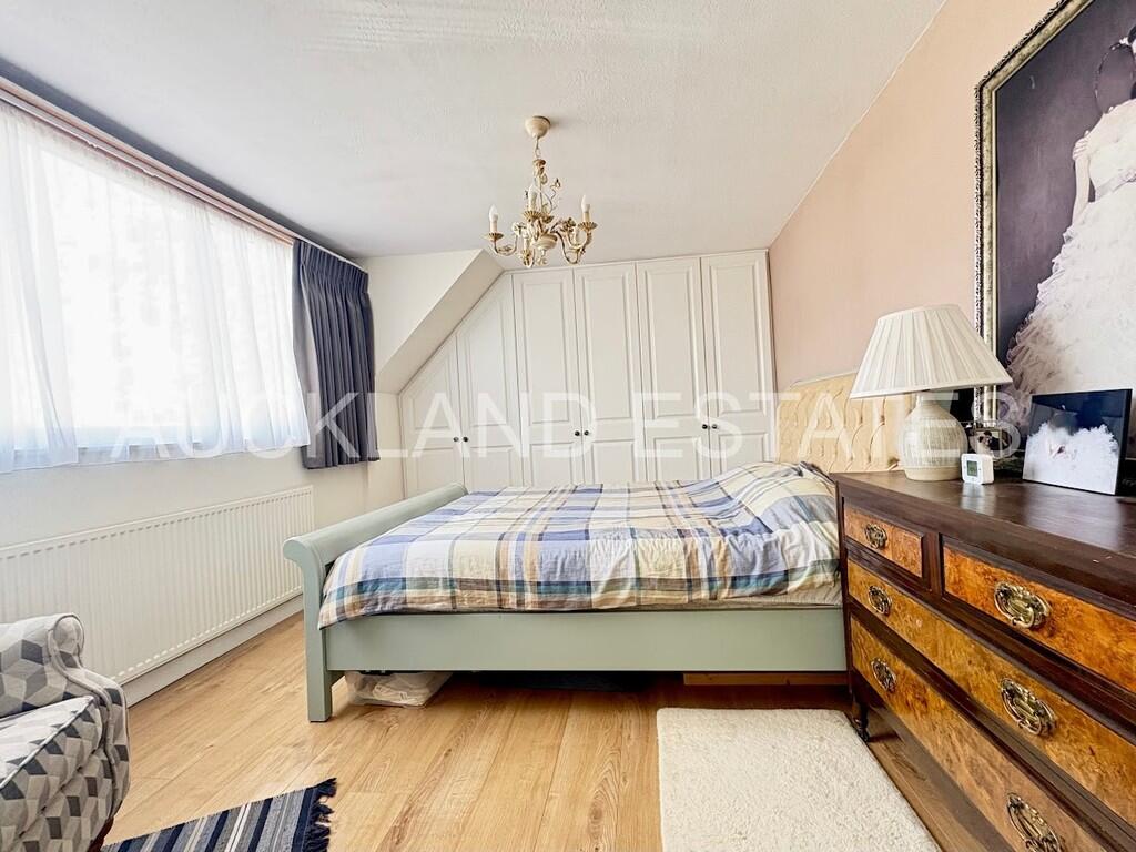 IMG_7044-17576847...