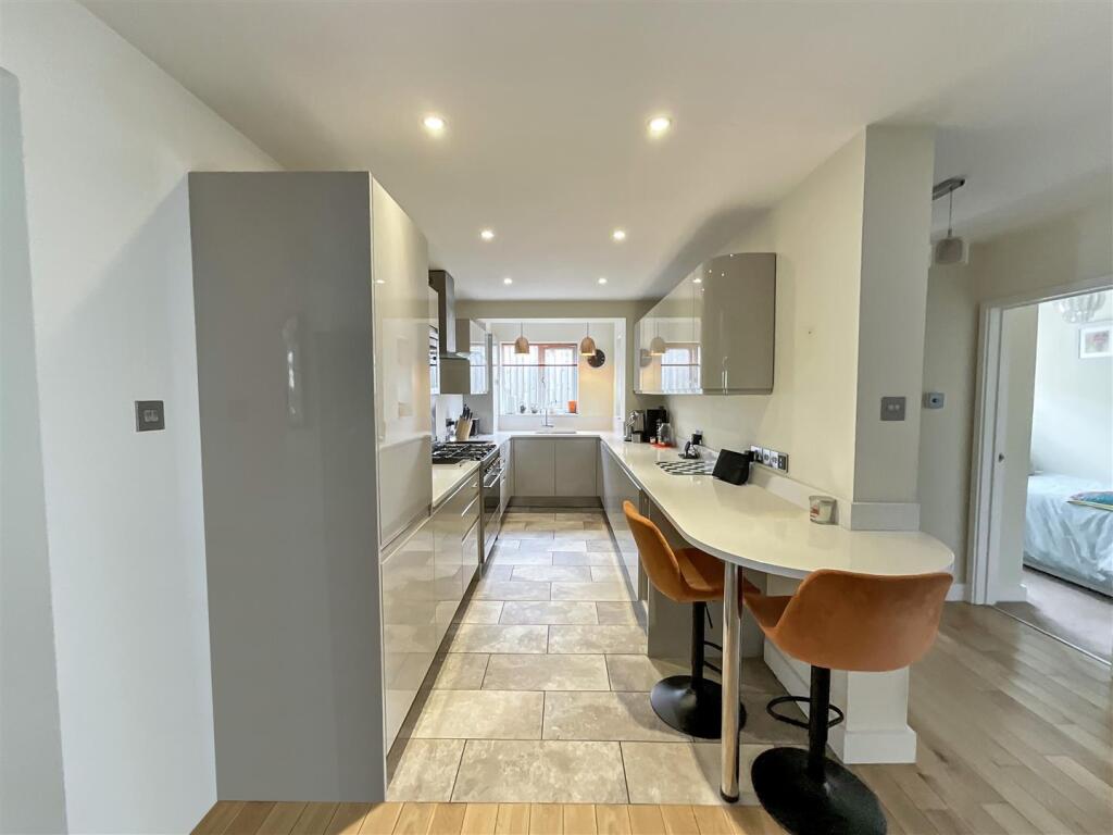 Kitchen/Breakfast Area