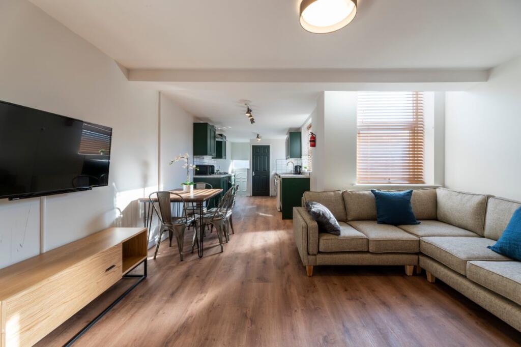 64EA - Living Area