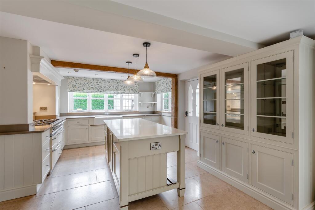 8646174-interior14.jpg