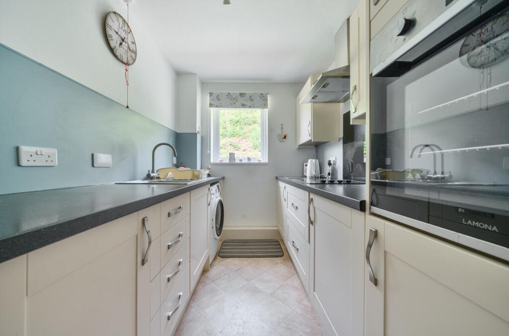 1305319-11-684813...