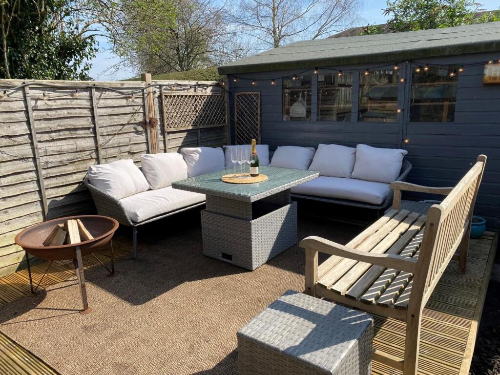 Garden Seating Area 2.jpg