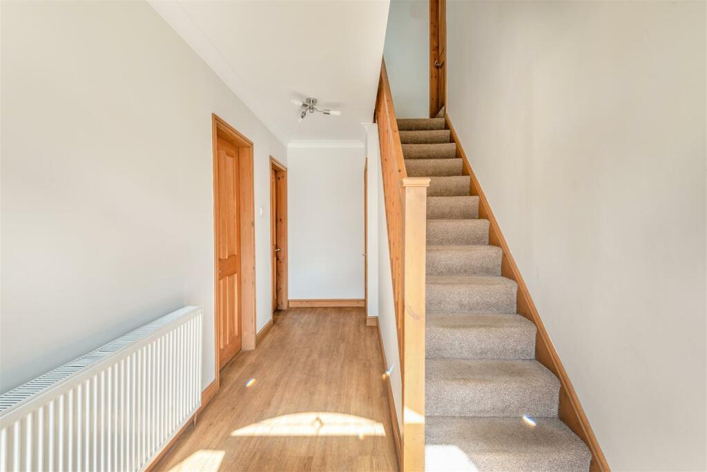 8589242-interior01.jpg