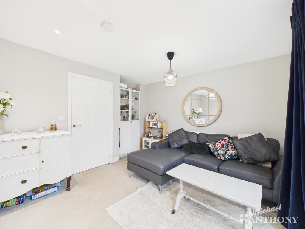 CAM02773G0-PR0385-STILL007