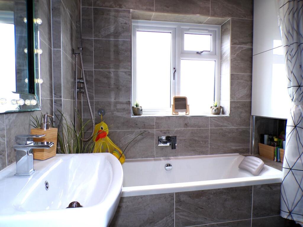 CliftonSt69bath2.JPG