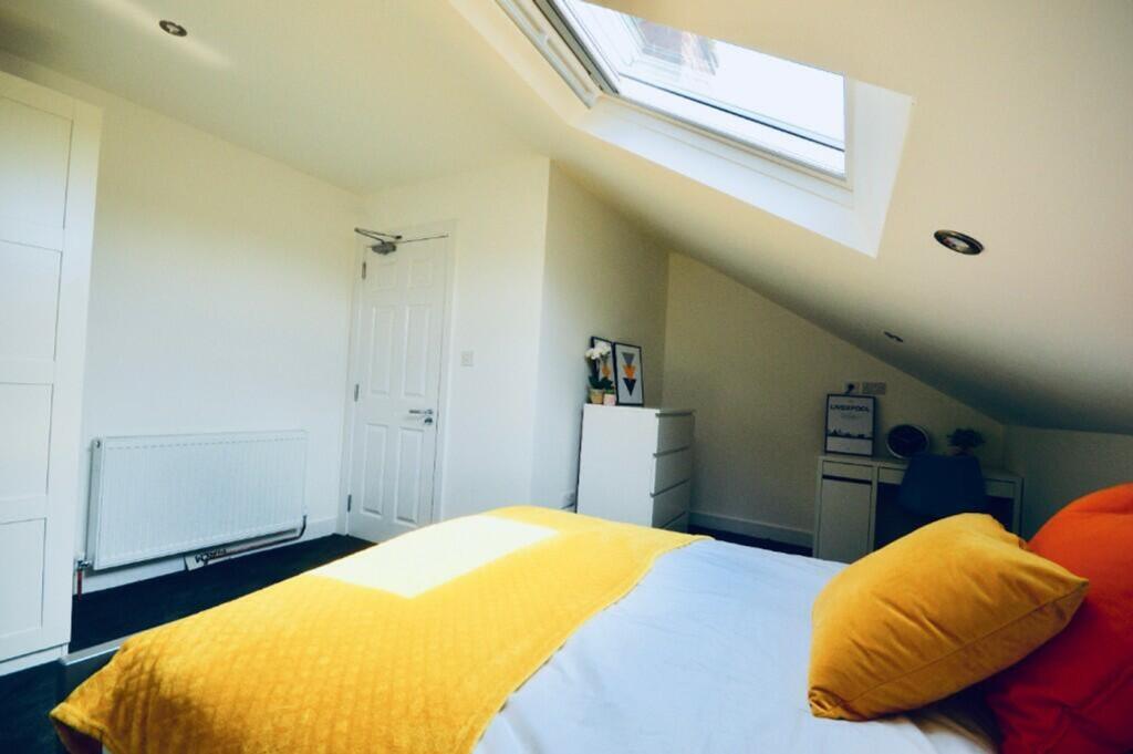 A spacious and bright large double bedroom, fea...