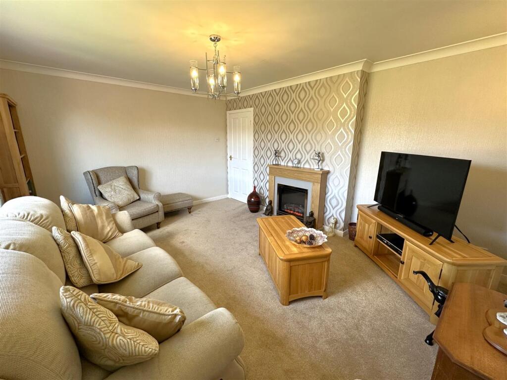 Generous Living Room 058