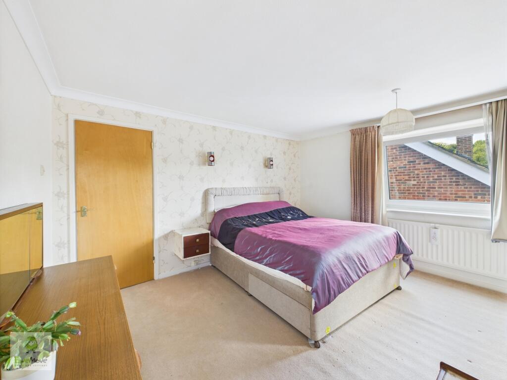 CAM02308G0-PR0160-STILL034