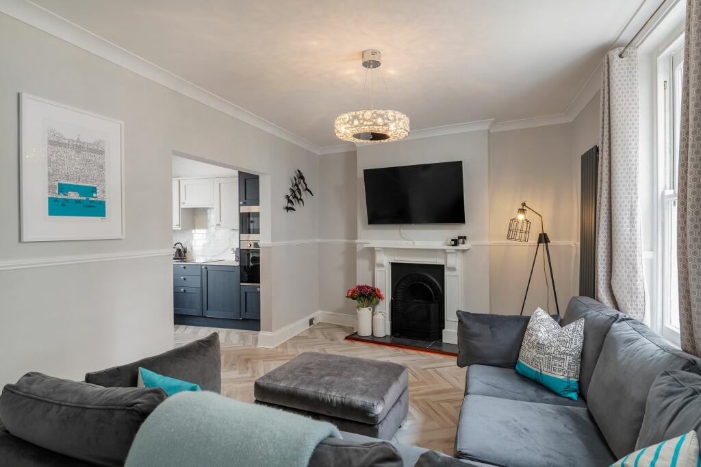 Living room -18 Lower St - Dartmouth