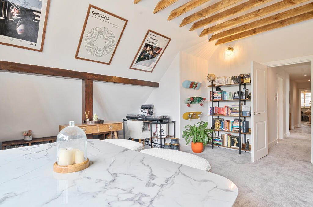 1298096-11-682dd0...