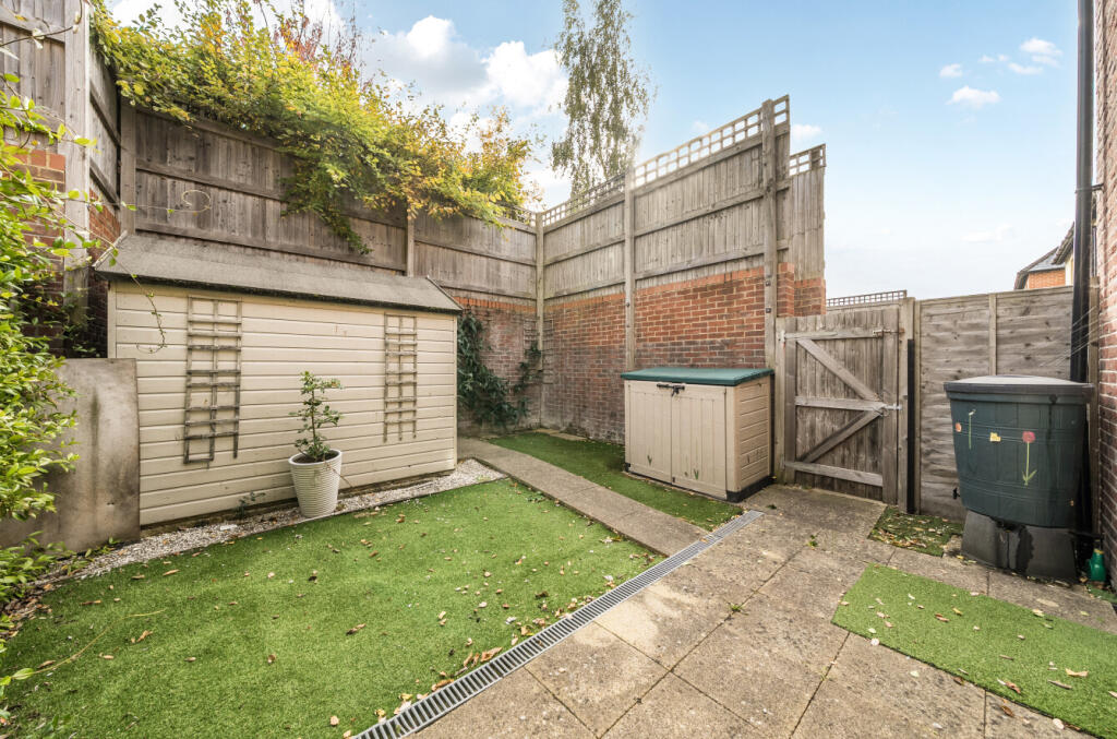 1364400-7-68e4f8d...