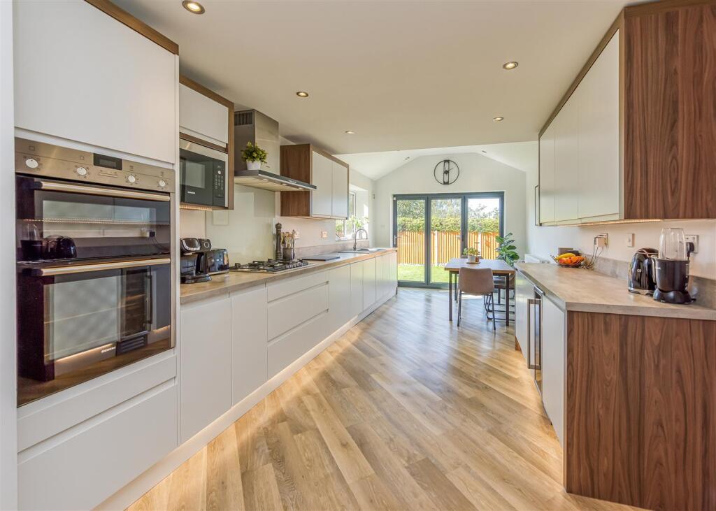 49 Penleigh Gardens-Kitchen DIning Room (4).jpg