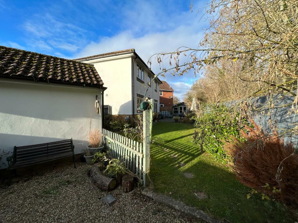 OUTSIDE (REAR)