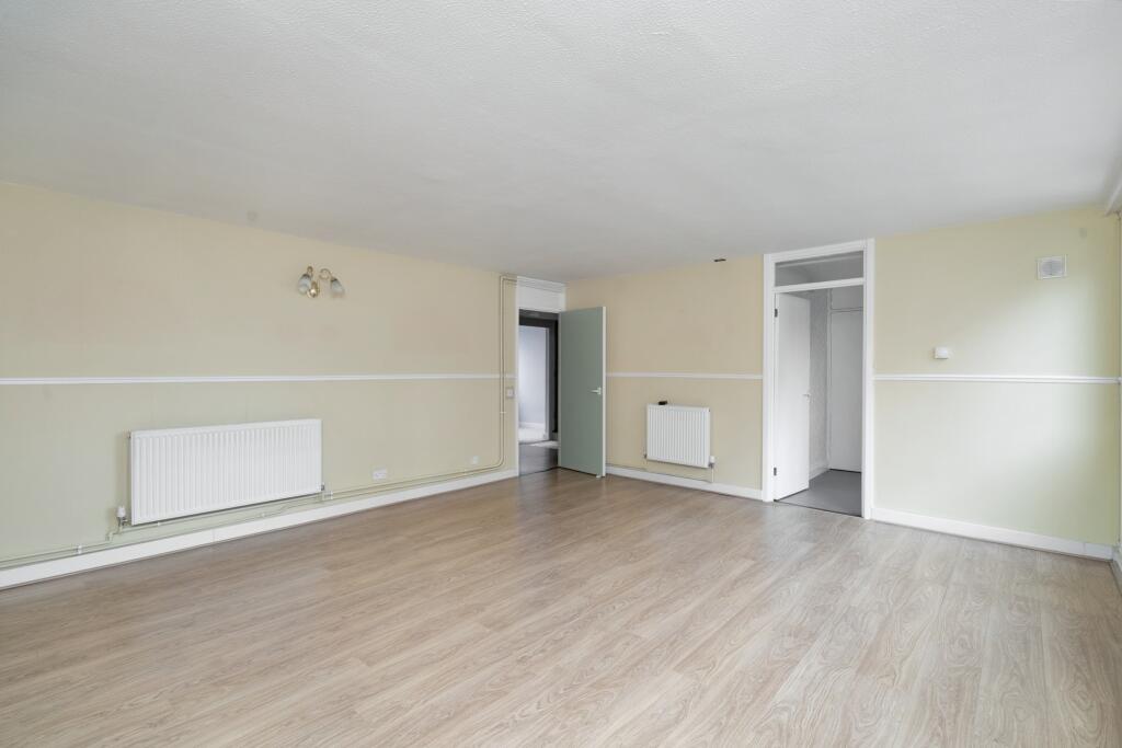 Flat 79 Mountbatten Square, Ward Royal, Windsor, SL4 1SZ