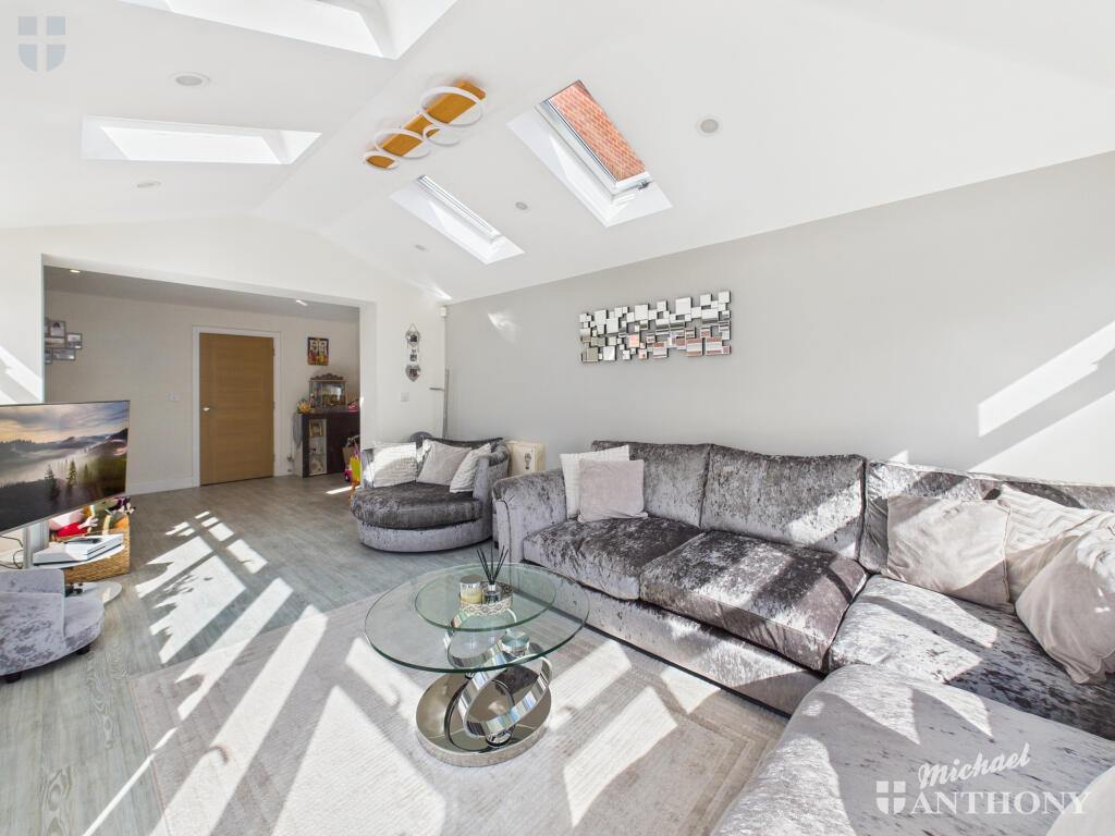 CAM03852G0-PR0432-STILL008