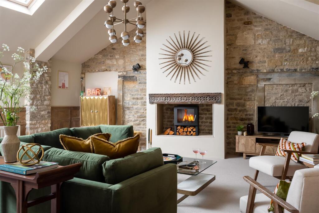 13 - Gislebertus House - GL54 1AA - Full.jpg