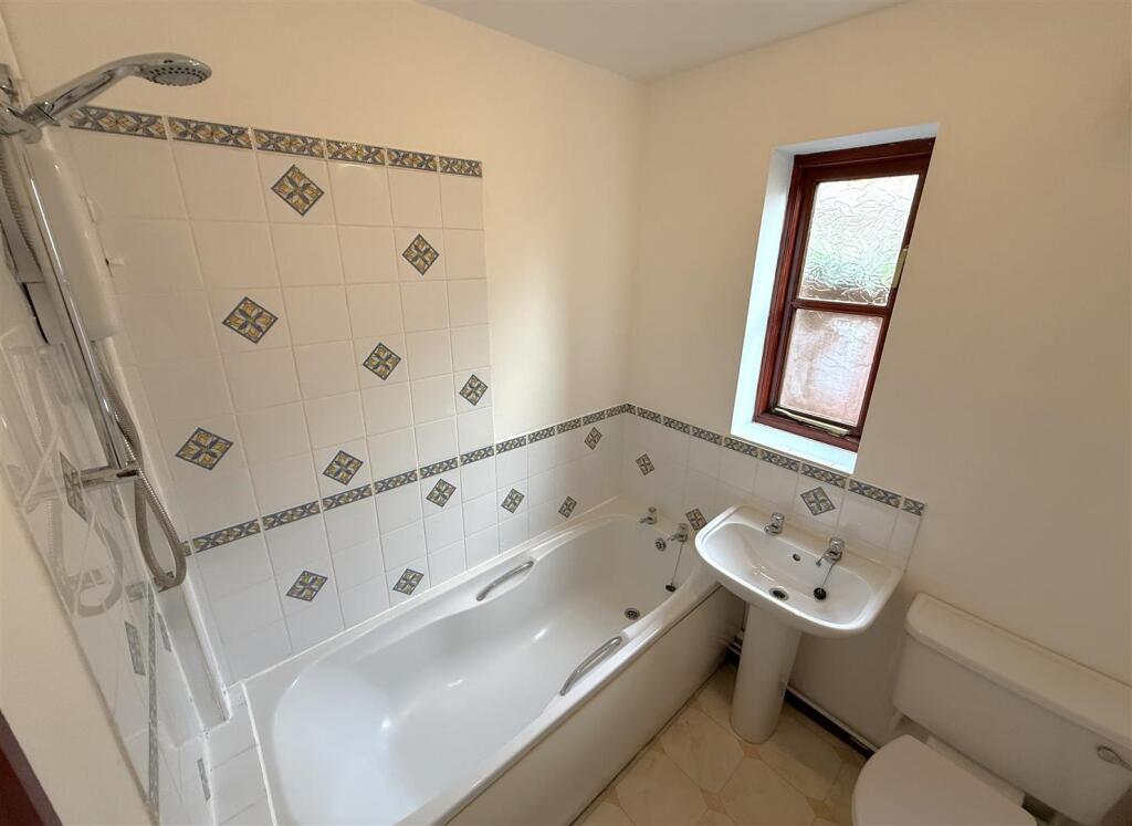 Bathroom.JPG