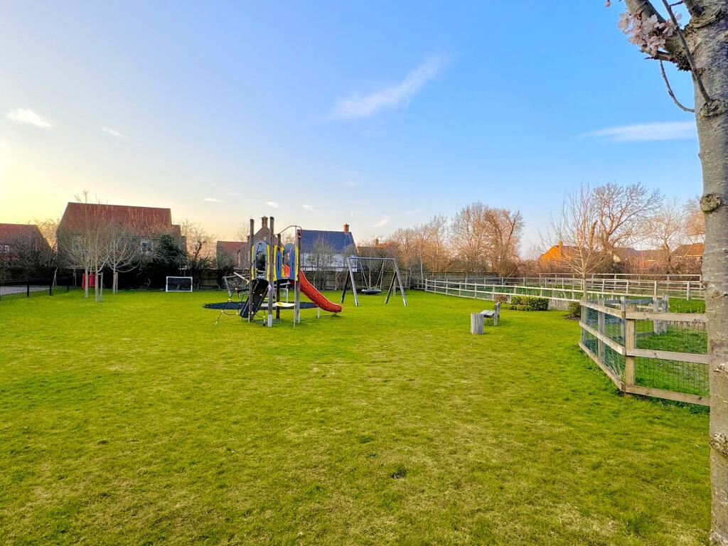 Play area to front
