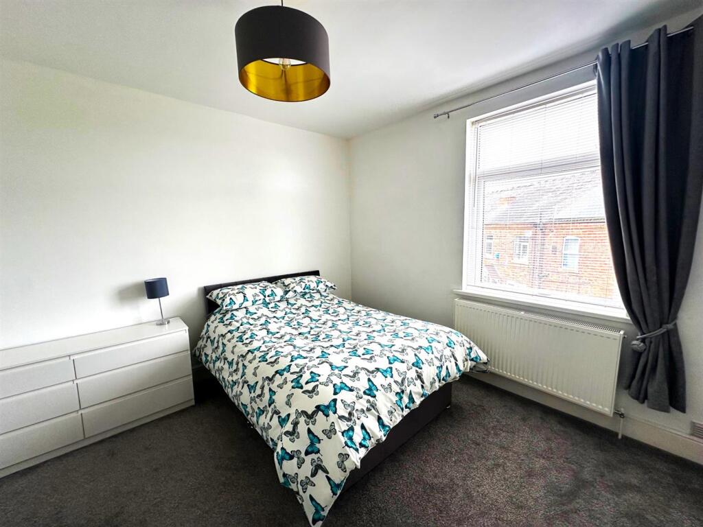 bedroom 1_3.jpg