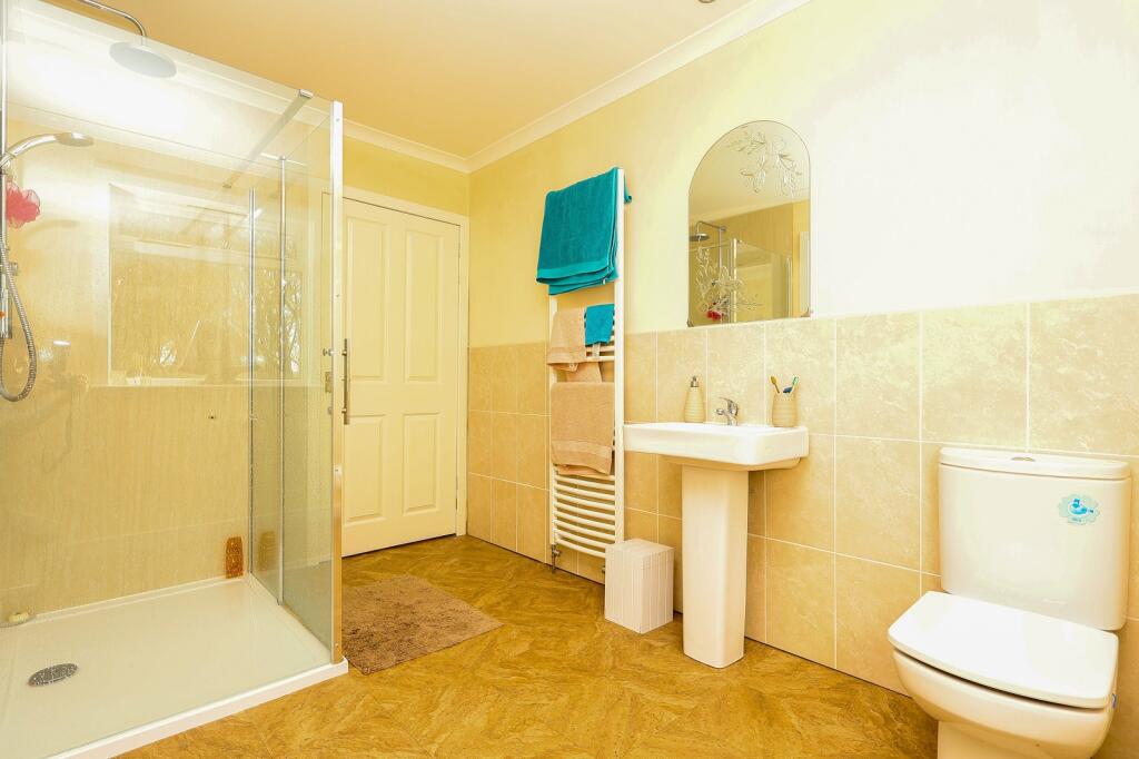 Principal Bedroom En Suite