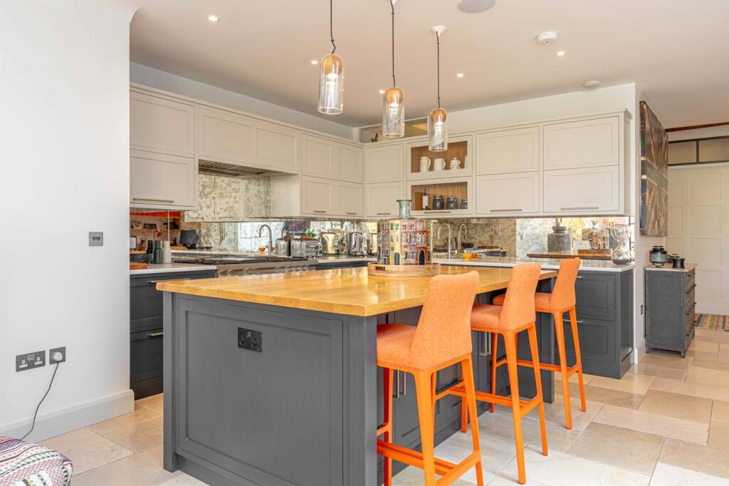 Island Back To Kitch