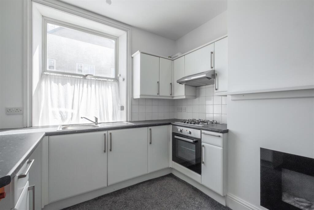 Living / Kitchen