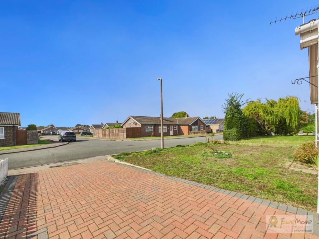 Covey Way EweMove Mildenhall Front Drive