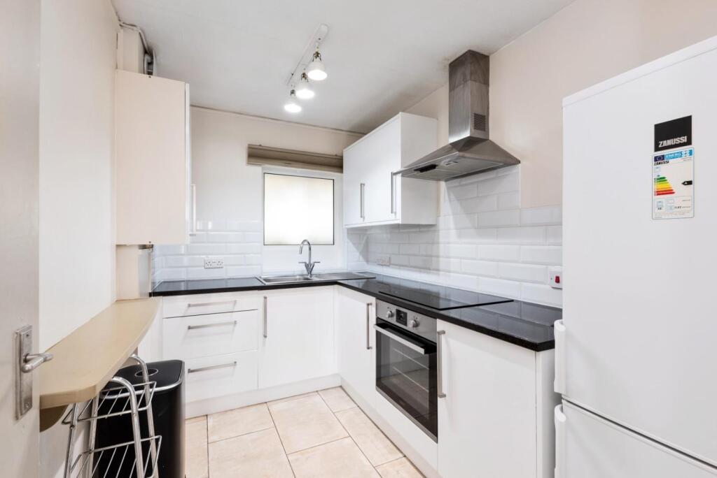 49 Lampards Buildings Bath BA1 2RW-9.jpg