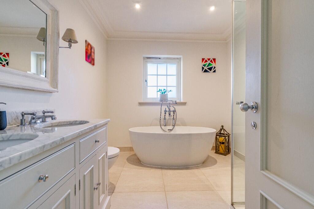 En-suite bathroom