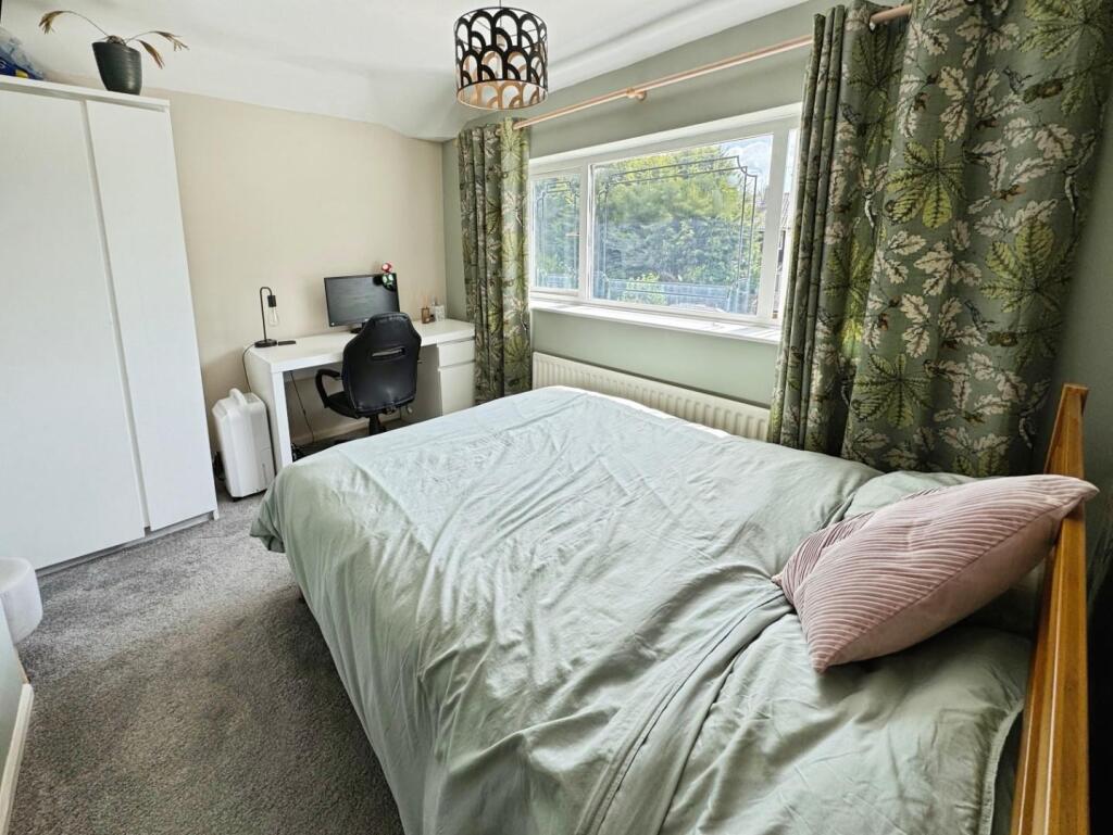 4f535c0d-Bedroom 202.jpg