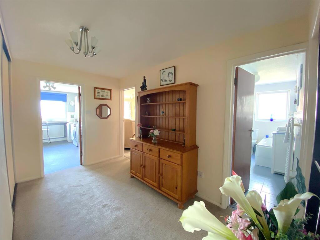 6 Highgrove - Hall1.jpg