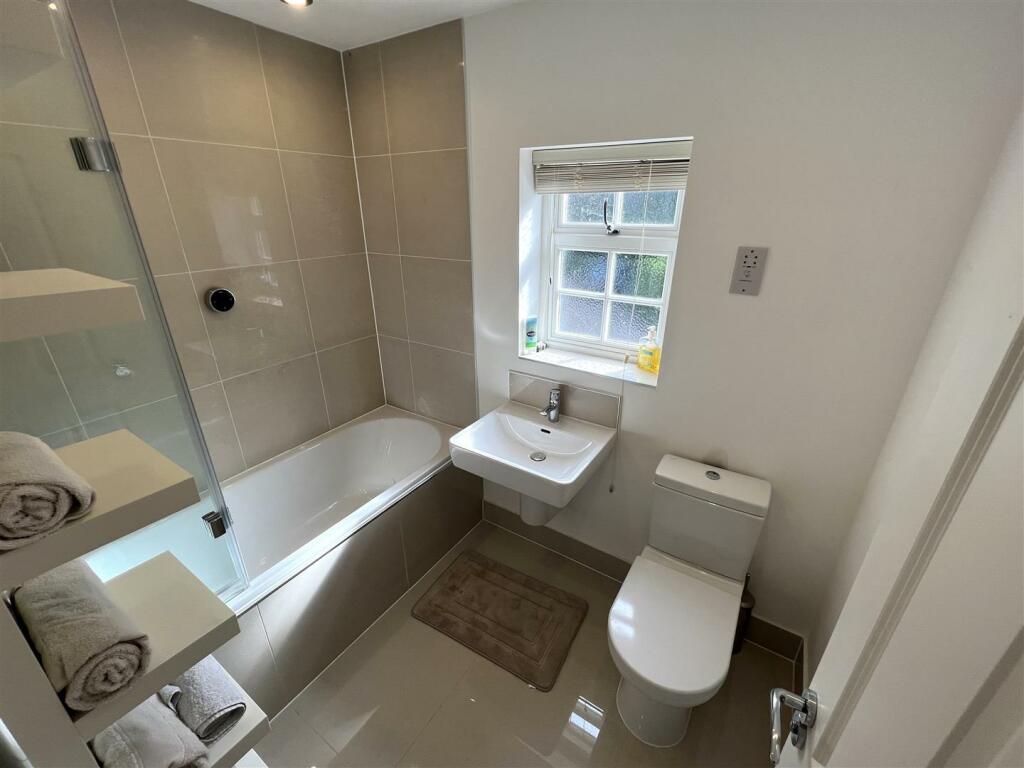 Bathroom.JPG