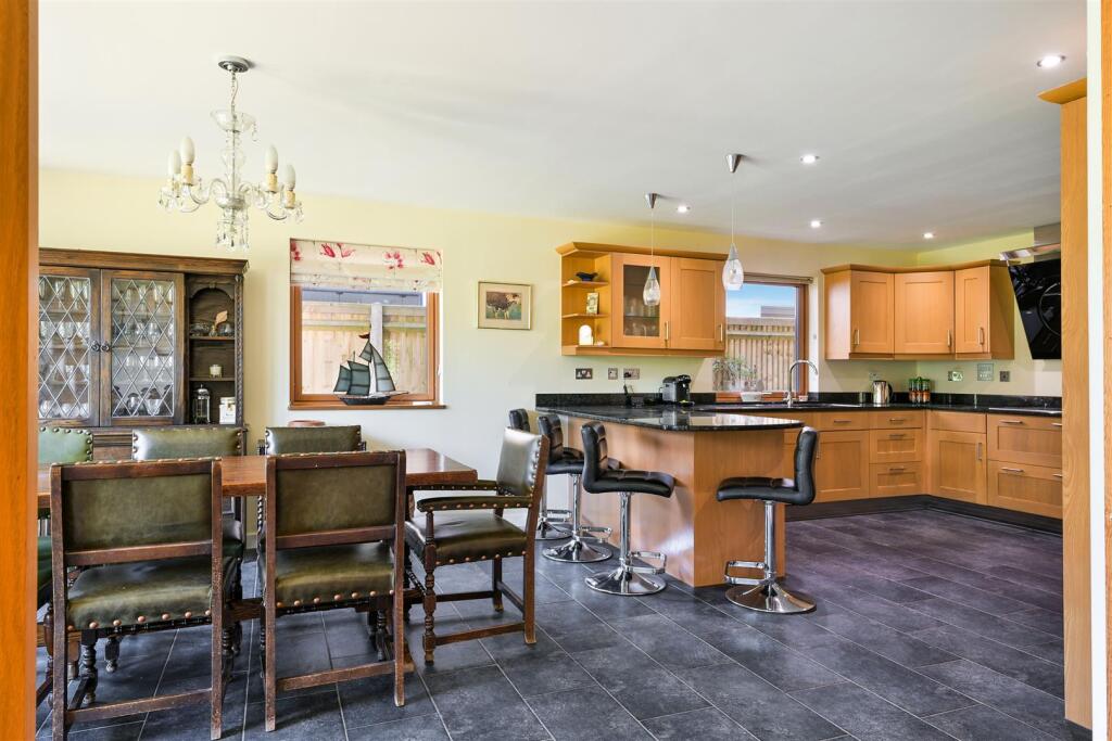 HOLLY HOUSE- (18).jpg