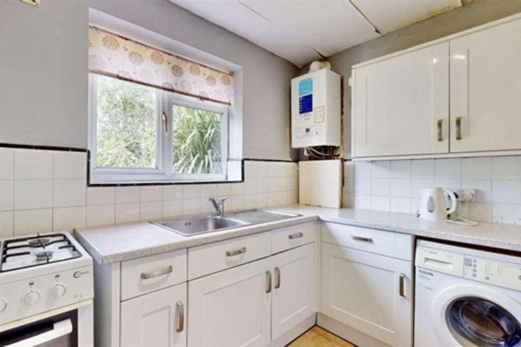 5 Lismore Close, Isleworth, London TW7 6QX