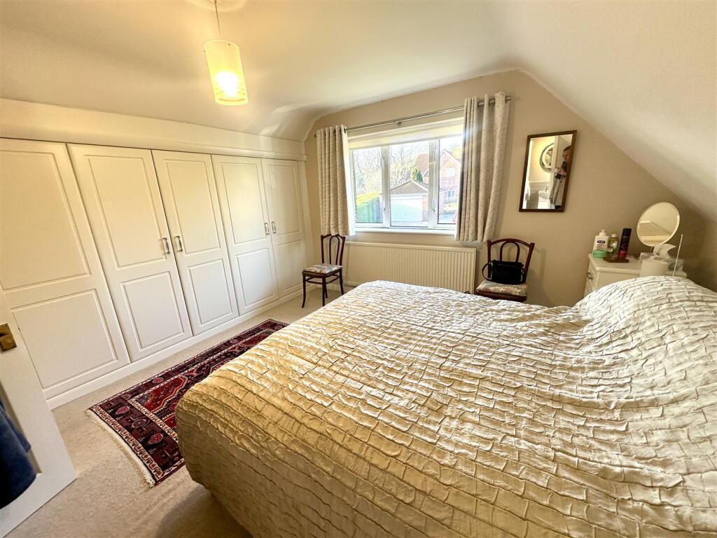 PRINCIPAL BEDROOM
