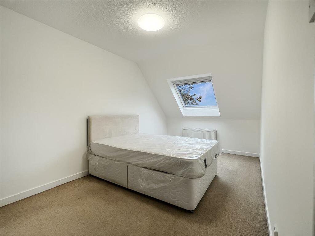 bedroom a.jpg