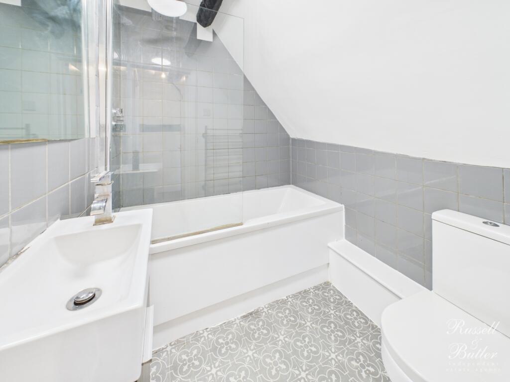 CAM01995G0-PR0369-STILL008