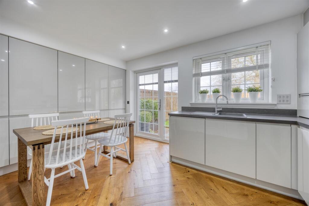 7_BISHOP_LOCH_COURT_GARTCOSH_009.JPEG