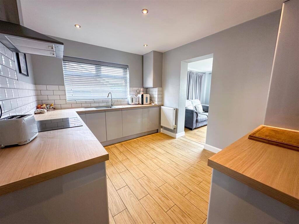 ALTERNATE VIEW OF KITCHEN