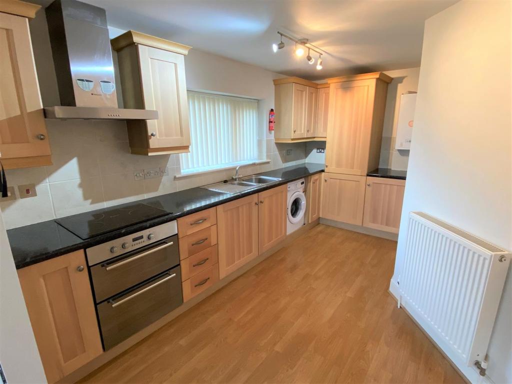 11 Longshore Apartments Kitchen