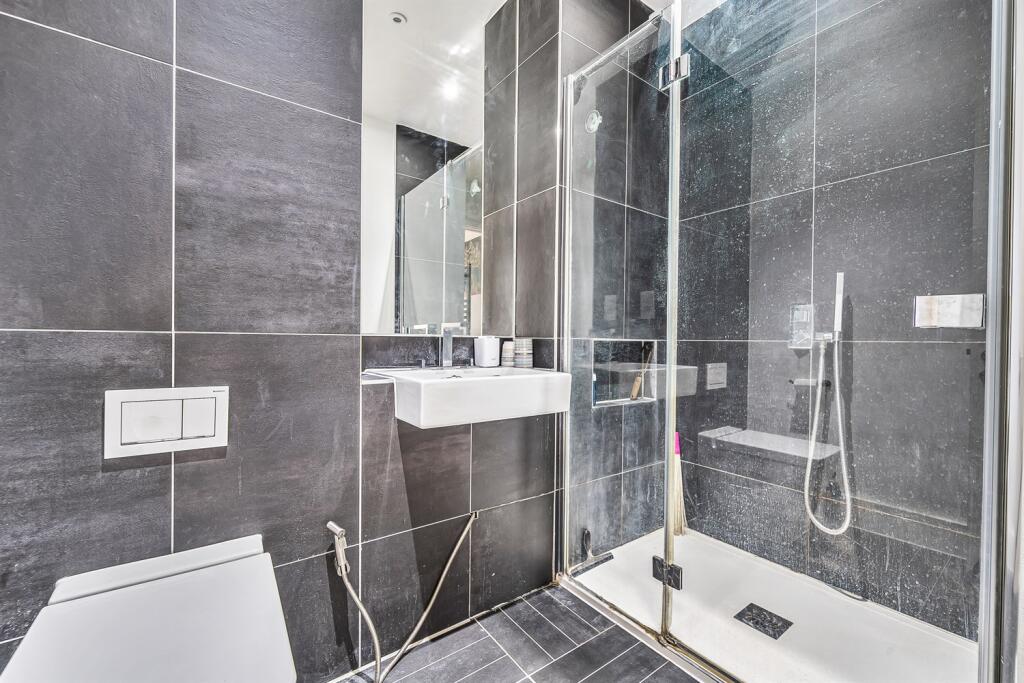 En-suite shower room