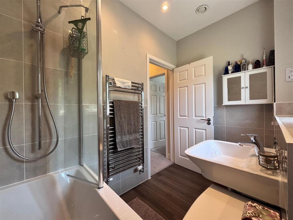 bathroom1.jpg