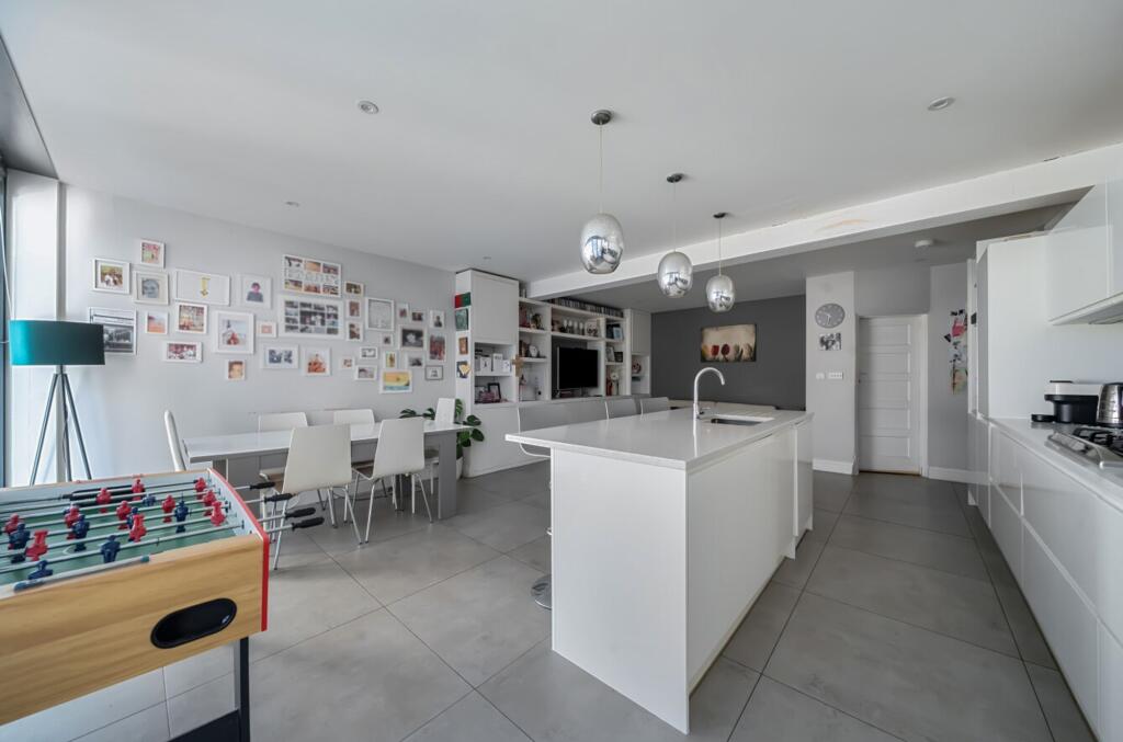 Extended Kitchen/Diner/Family Rrom