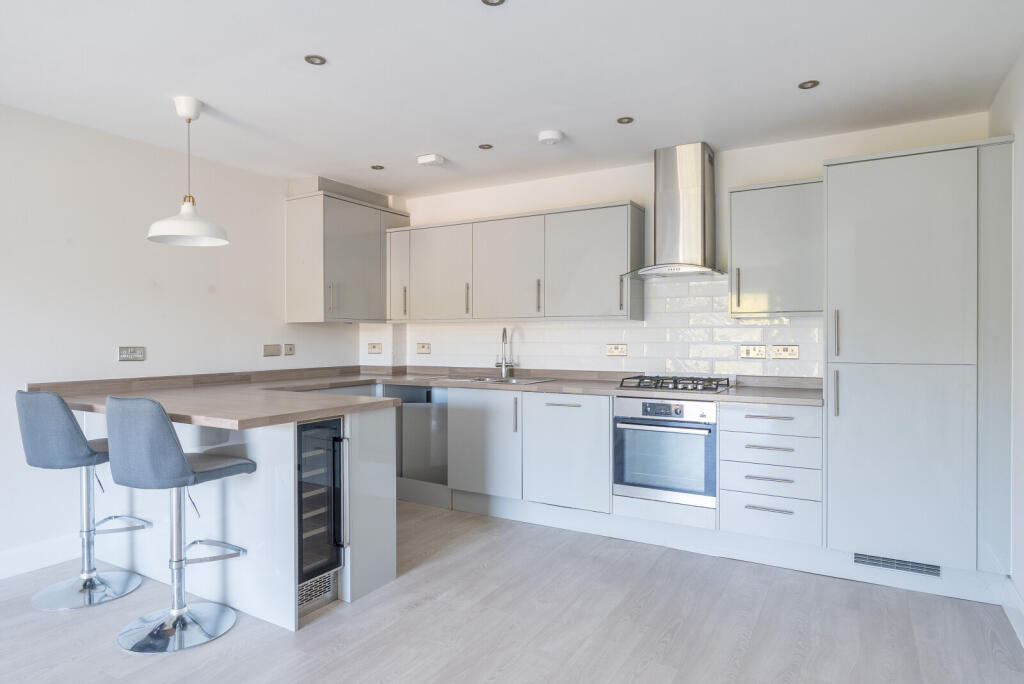 1350024-8-68bfe93...