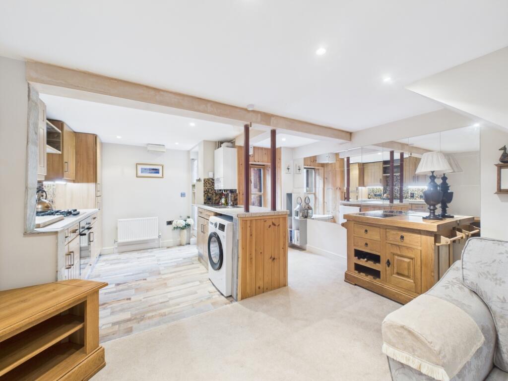 CAM01791G0-PR0181-STILL005